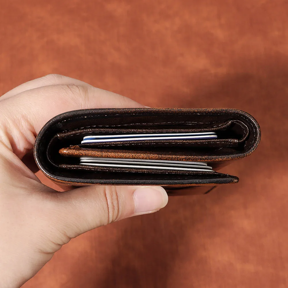 AfitLulu Portafoglio Uomo Pelle Ultra Sottile Porta Carte Di Credito, Flip Magico Portacarte Uomo, Tripla Piegatura Porta Biglietti Da Visita Con 6 Slots Per Carte E Finestra ID (Nero - Foto 2