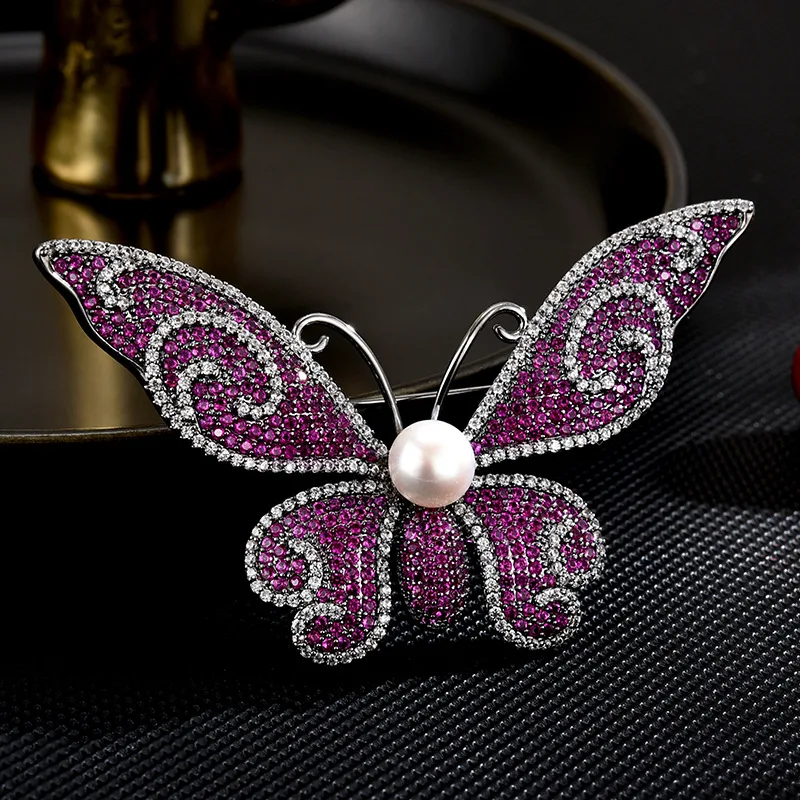 

Новинка Весна 2024 брошь в виде бабочки из микро-Инкрустированного циркона в стиле ретро булавка корсаж с пресноводным жемчугом аксессуары для костюма пальто Модные ювелирные изделия