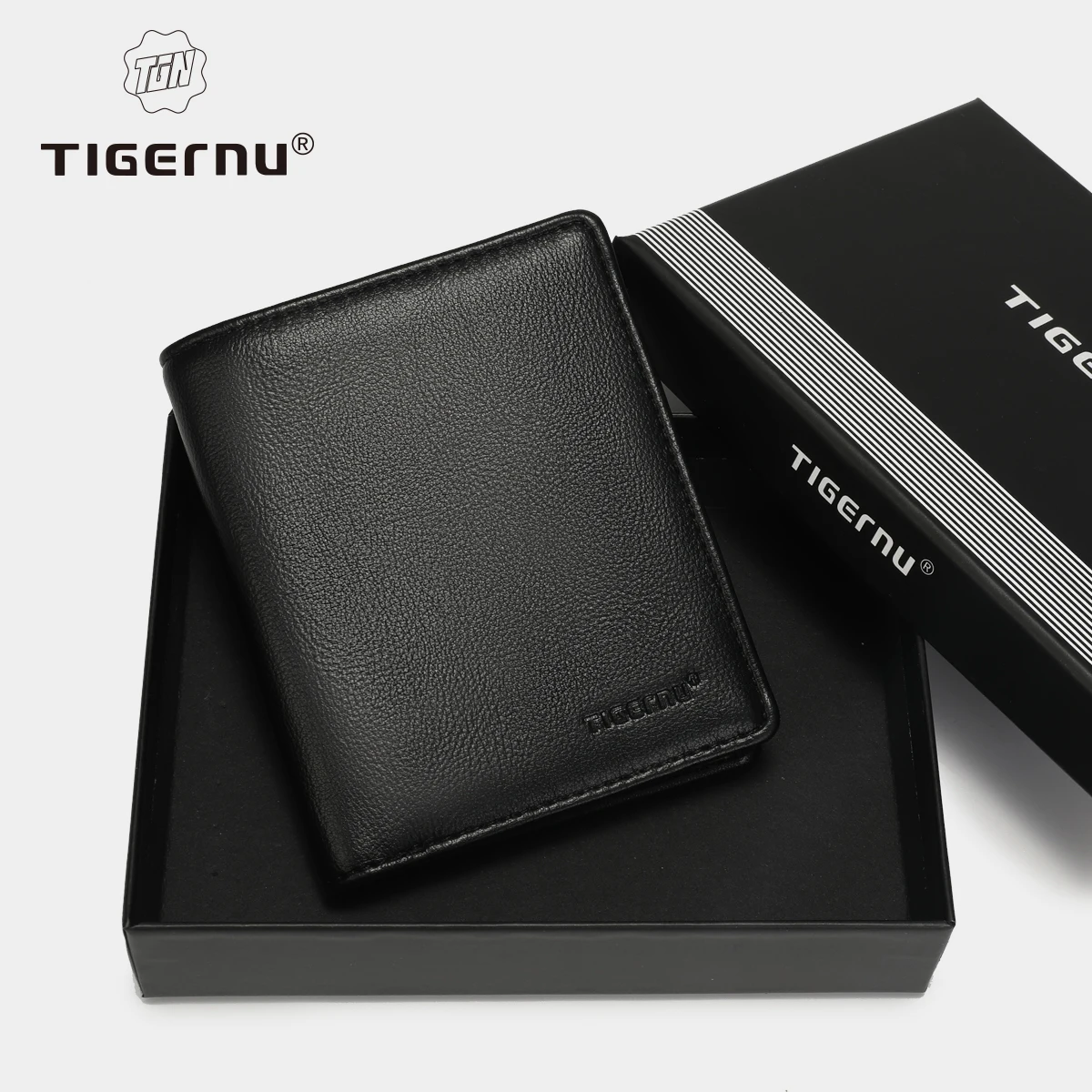 

Tigernu Men Short Wallet RFID Blocking Business Wallet Thin Designer Card Coin Purse For Men