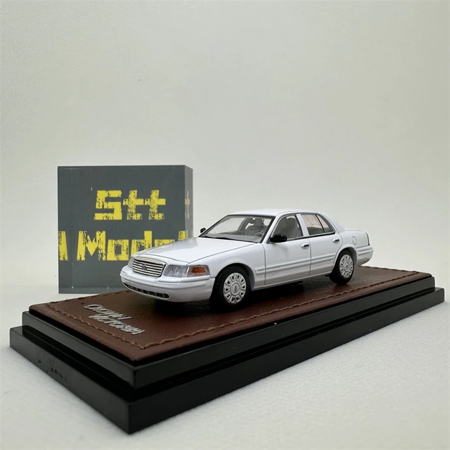 ホワイトダイキャストモデルカー、フォードクラウンビクスティッシュ 
