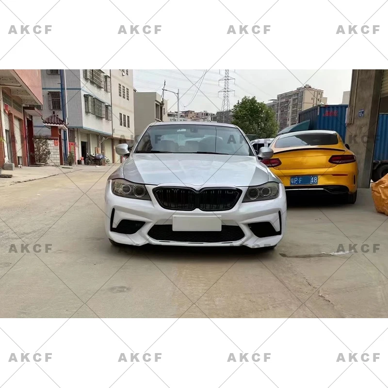 E90 High Quality M2C Style Front Bumper For BMW 3 Series E90 Upgrade Modification Front Bumper With Grille Facelift Auto Parts