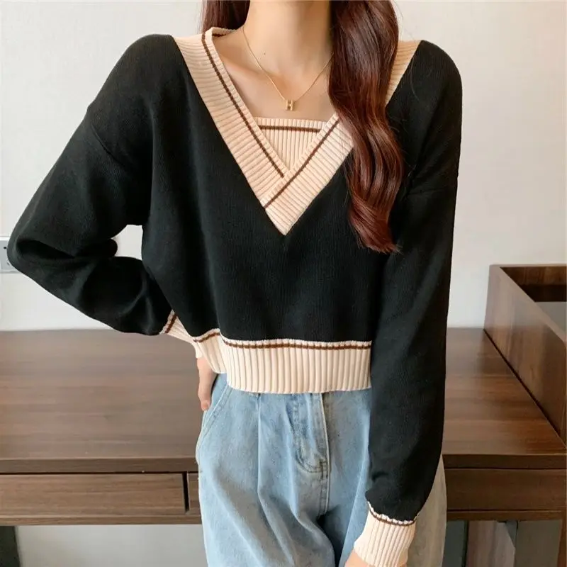 New Autumn and Winter Women's Clothing Women's New Color Matching Long-sleeved Short Sweater Elegant V-neck Office Knitwear Top