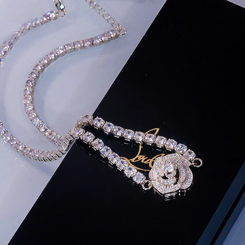 

UMQ Flash Full Diamond Rose Necklace Female 18K Platinum Light Luxury Hollow Camellia Clavicle Chain Niche Necklace