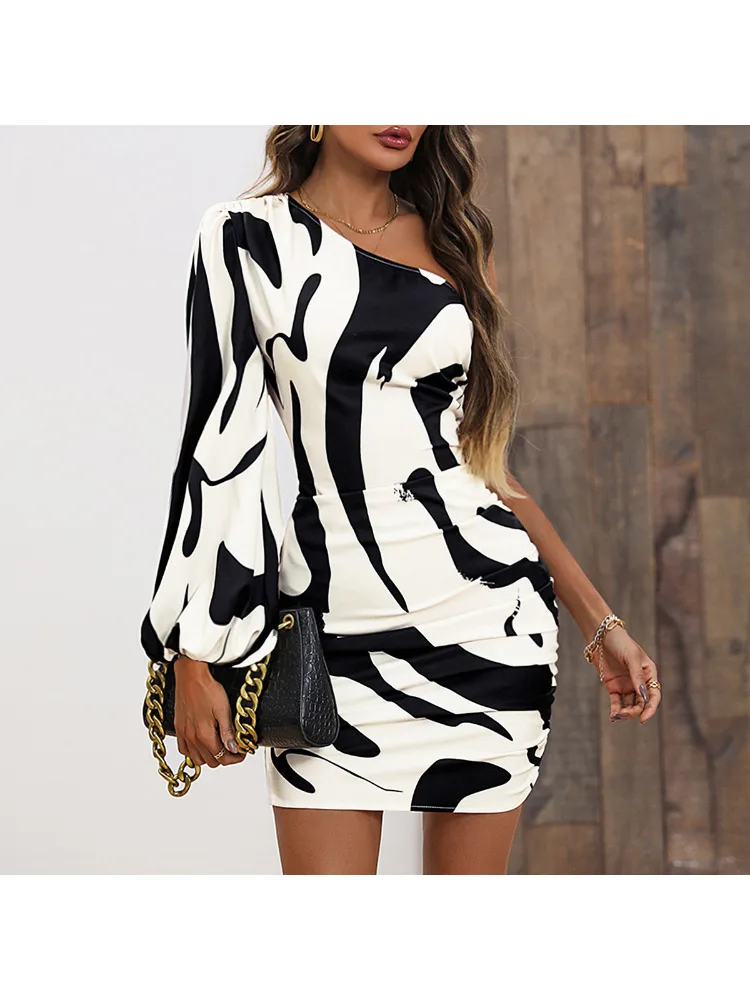 

2024 Women Sexy Bohemian Print Diagonal Neck Dress Harajuku Retro Single Side Sleeves Irregular Pleated Casual Wrapped Hip Dress