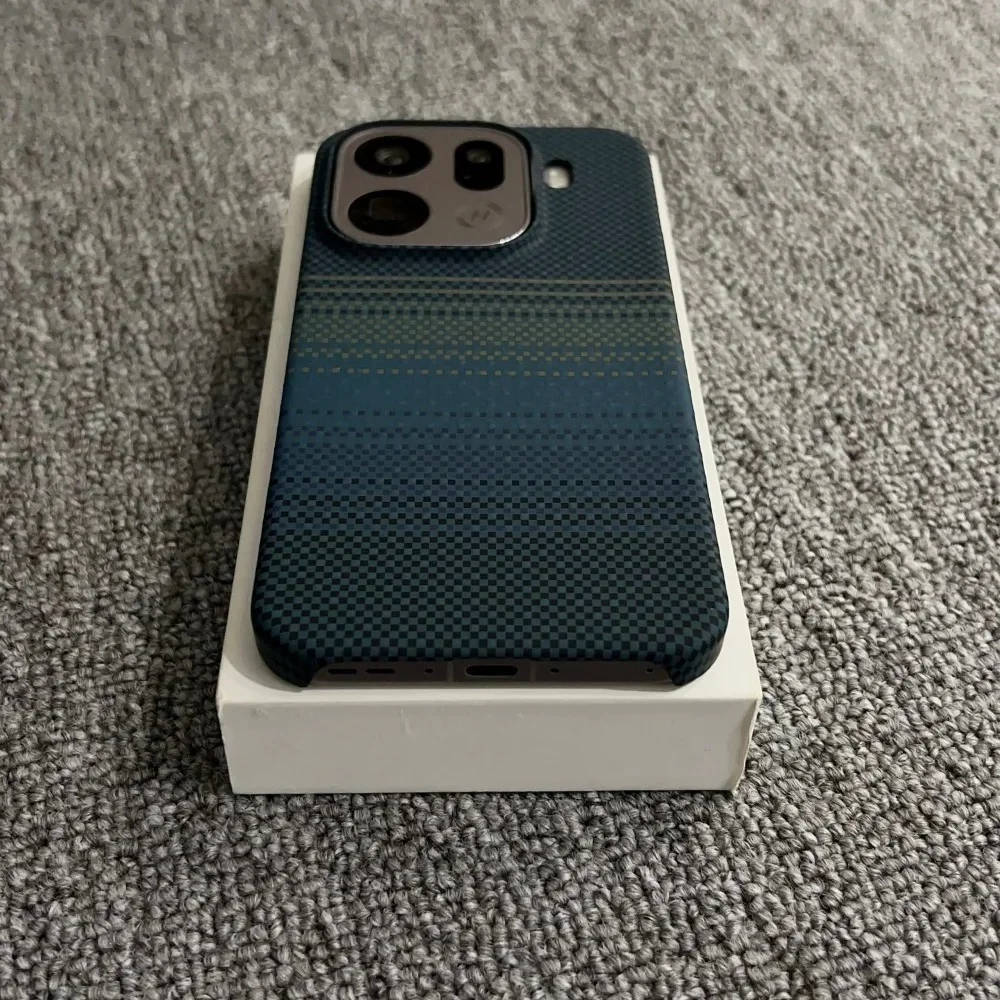 Luxury Carbon Fiber Kevlar Pattern Ultra Thin Magnetic Shockproof Phone Case