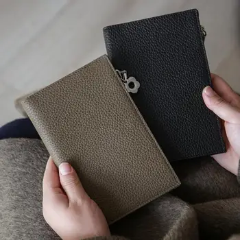 Portafoglio in Pelle Professionale con Scomparti Multipli per Carte e Caratteristiche Impermeabili per Viaggi