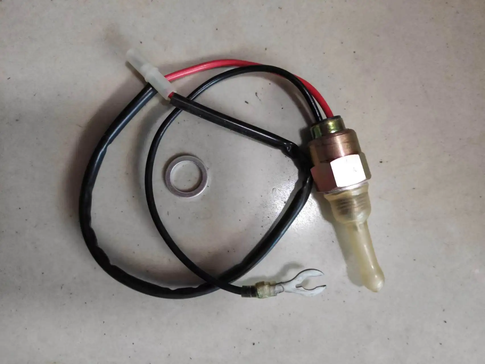 

Соленоидное топливо 808624 подходит для двигателя BRIGGS STRATTON 386447 385447 380777 380447 358777 351777 351447 351442 запчасти