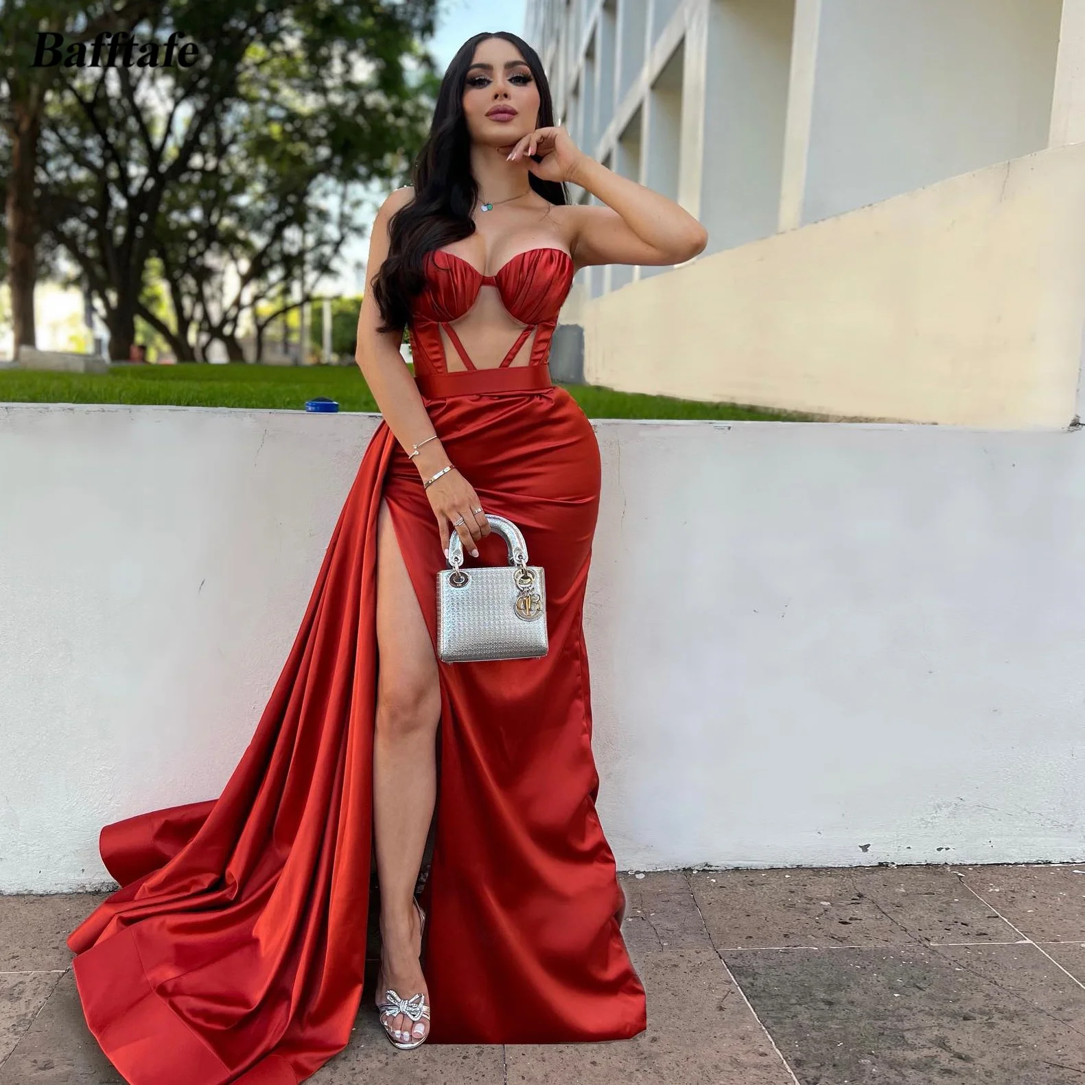 

Женское вечернее платье с юбкой-годе, с высоким разрезом