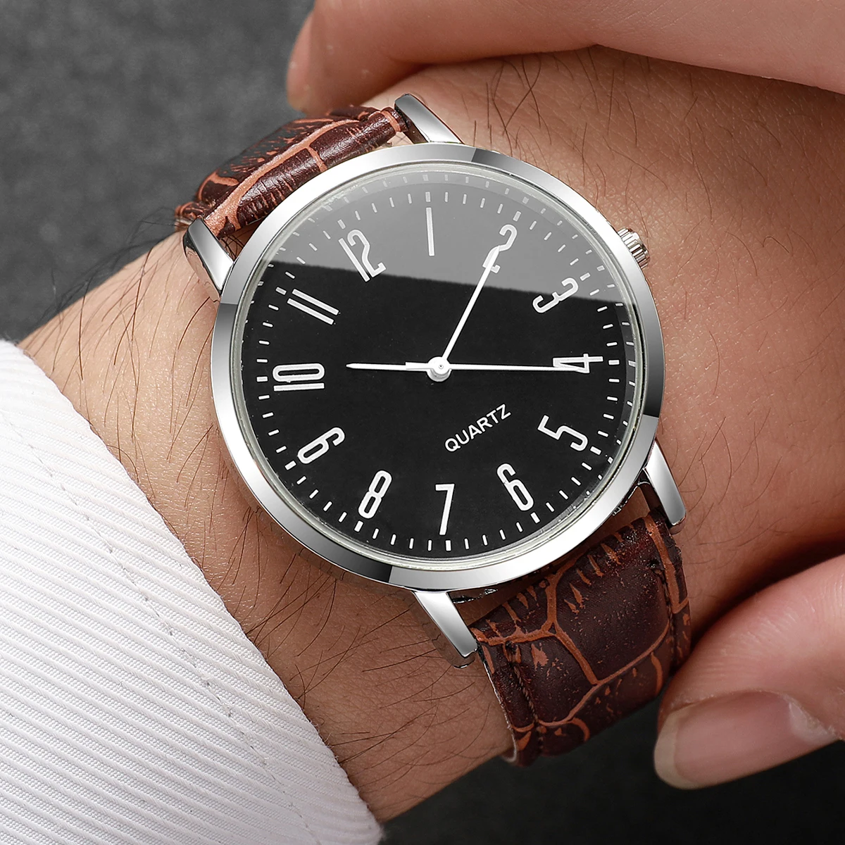 4pcs/set Men's Watch Fashion Casual Arabic Numerals Roman Scale Dial Classic Business Trend Quartz Watch Combination Set No Box