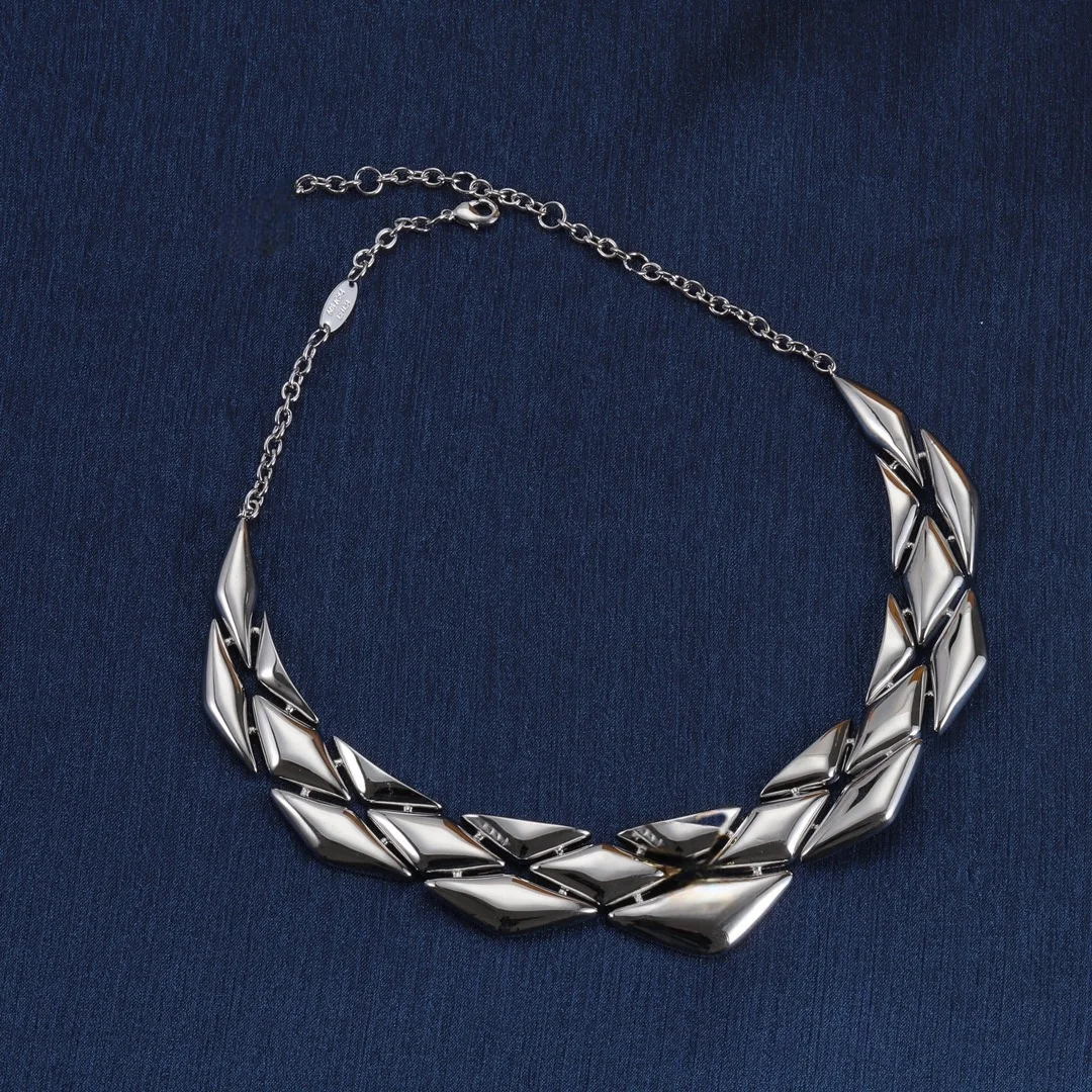 

Stylish geometric beautiful high quality cold necklace