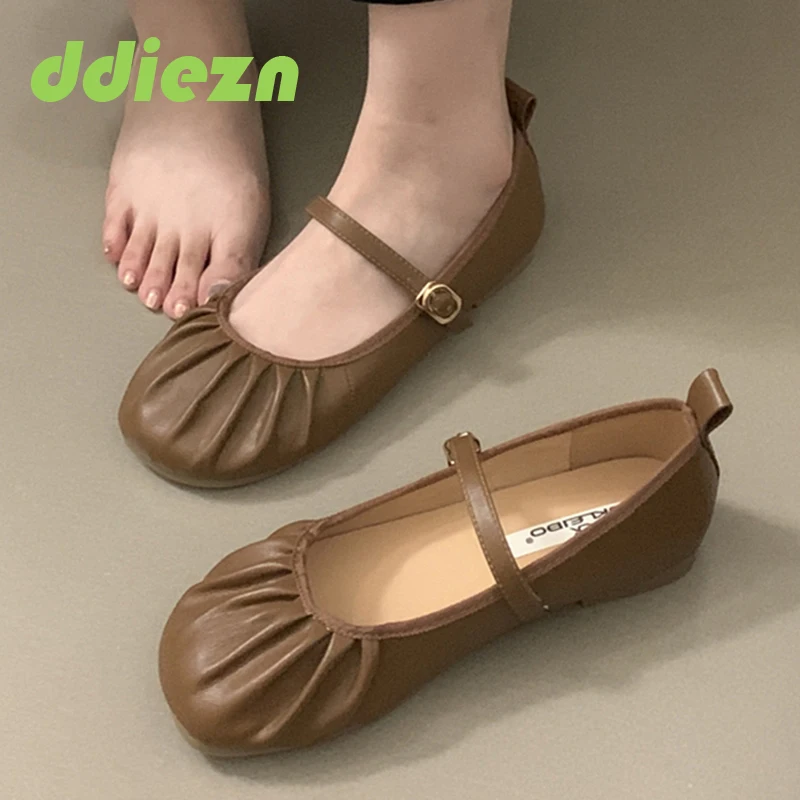 

Модные плиссированные Женские Туфли Мэри Джейн с круглым носком для женщин, повседневная весенняя обувь 2024 с ремешком с пряжкой, женская обувь на плоской подошве