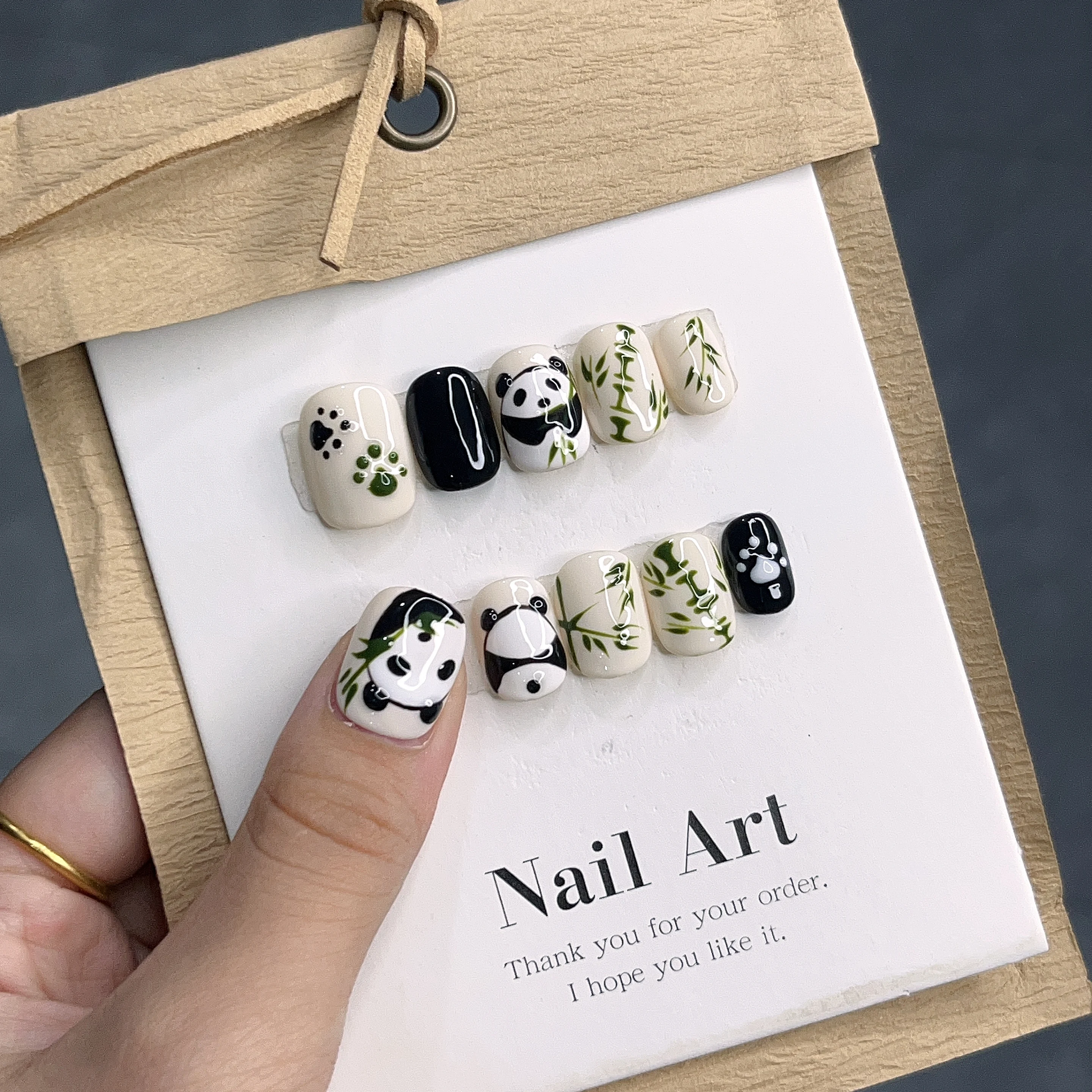 

Emmabeauty симпатичная панда бамбук художественная короткая форма лето ручная роспись Чистая ручная работа пресс на ногти. No.2976