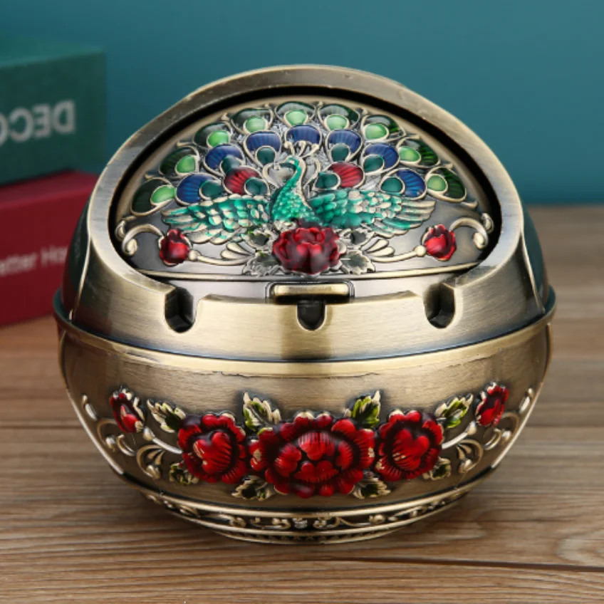 1pc Metal Ashtray Smoking Windproof Vintage Lid Ornament Vintage Cigarette Metal Decoration Portable Home Decor Ashtrays