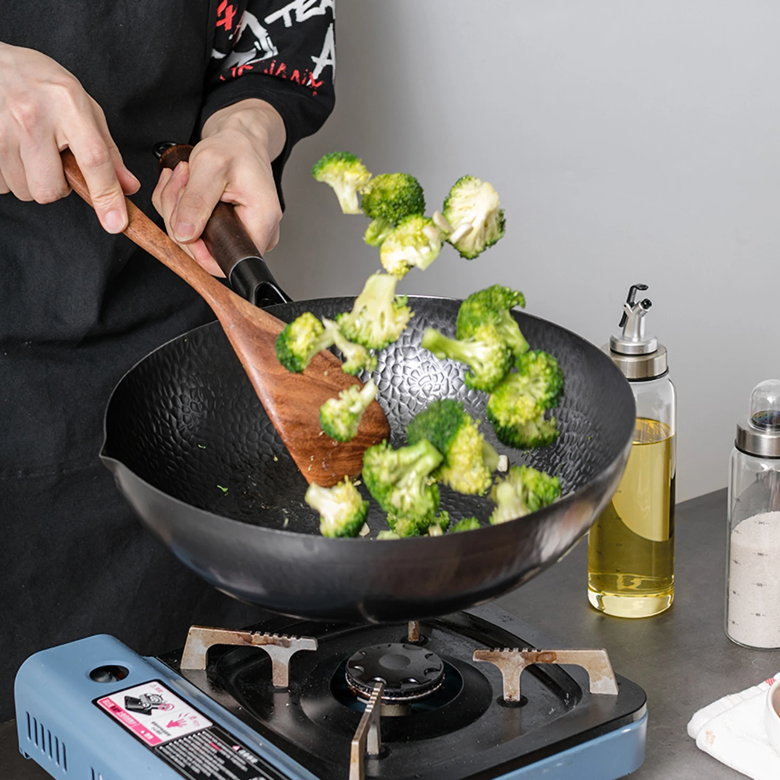 Hand Hammered Iron Wok 2