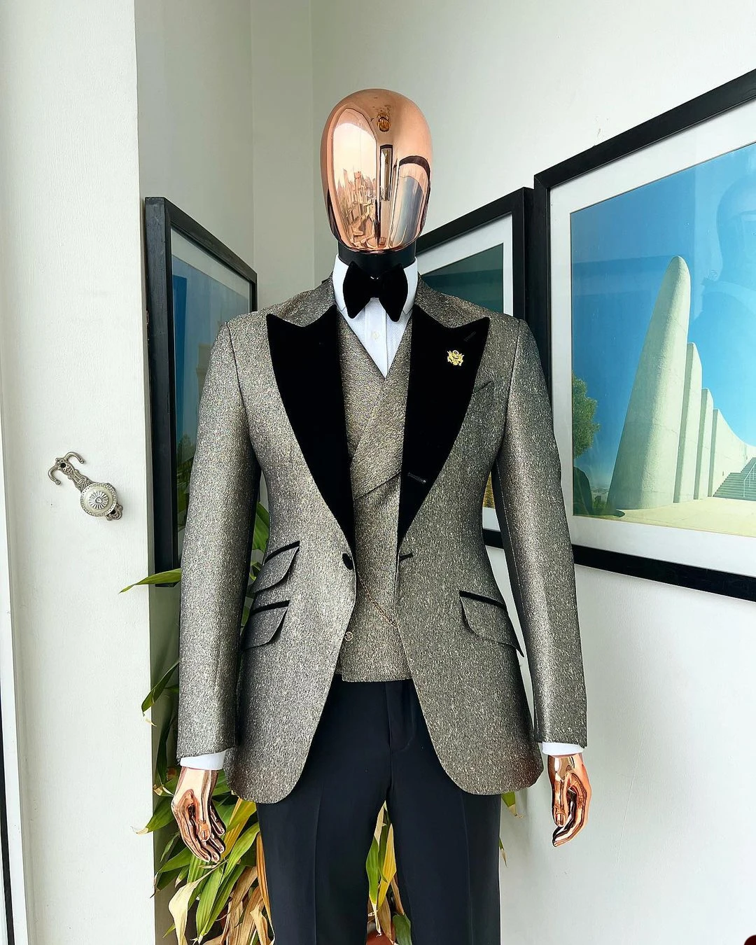 

Men's Suits Tailor-Made 3 Pieces Sequins Blazer Vest Black Pants One Button Wide Velvet Lapel Business Wedding Groom Tailored