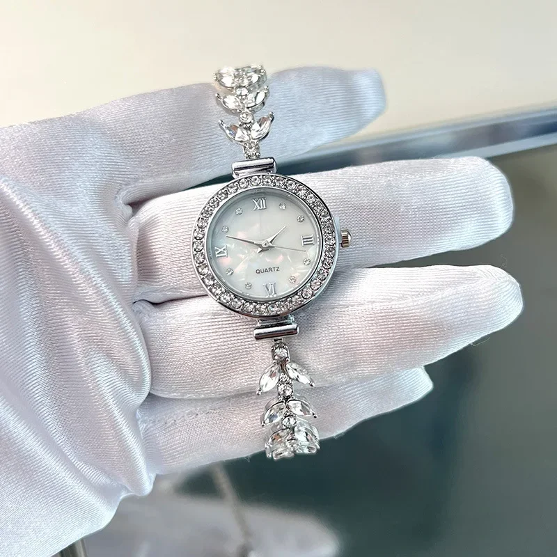 ساعات للنساء Reloj Mujer حورية البحر سلسلة ضوء سوار الماس الفاخر السيدات موضة ساعات كوارتز Montres فام