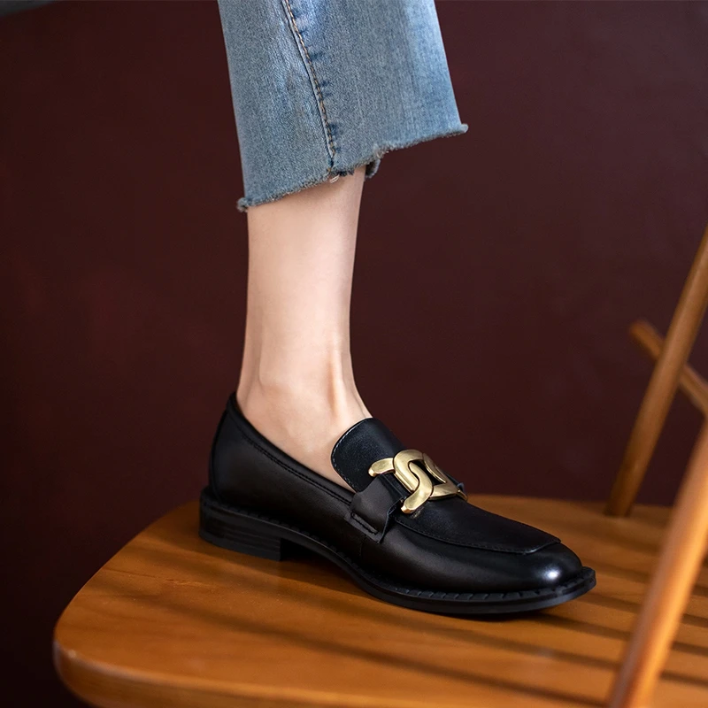 Women's new style spring and autumn square head leather leather metal accessories low heel large casual retro single shoes
