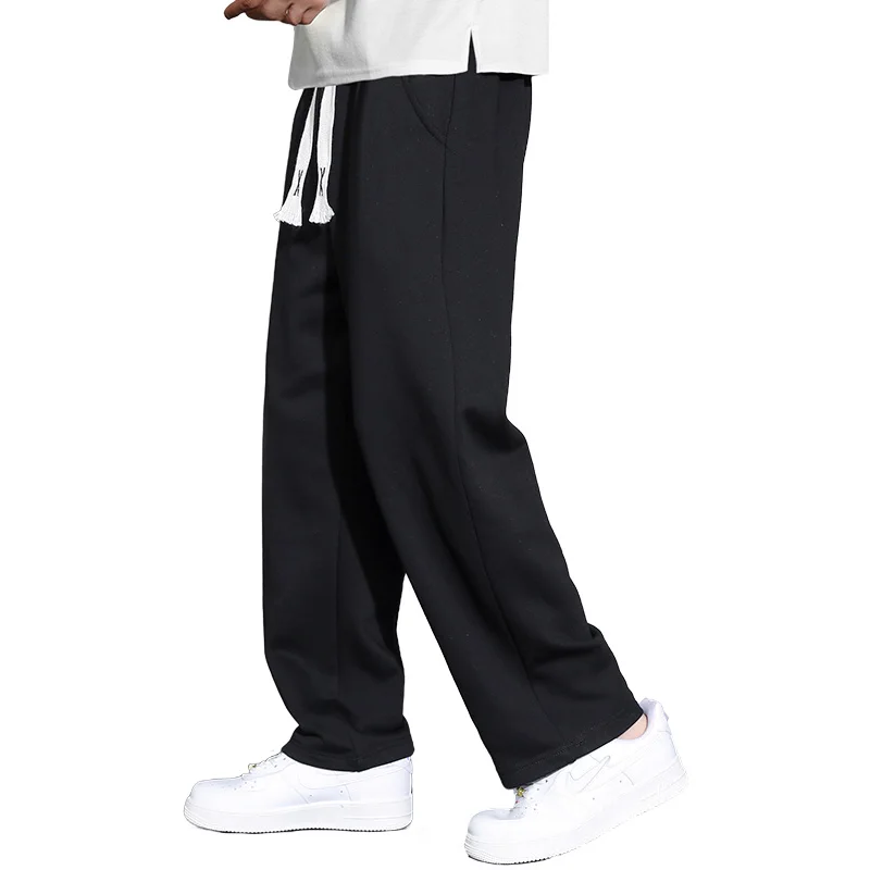 نقدم لكم سراويل رياضية رجالية عصرية، تتميز بتصميم...