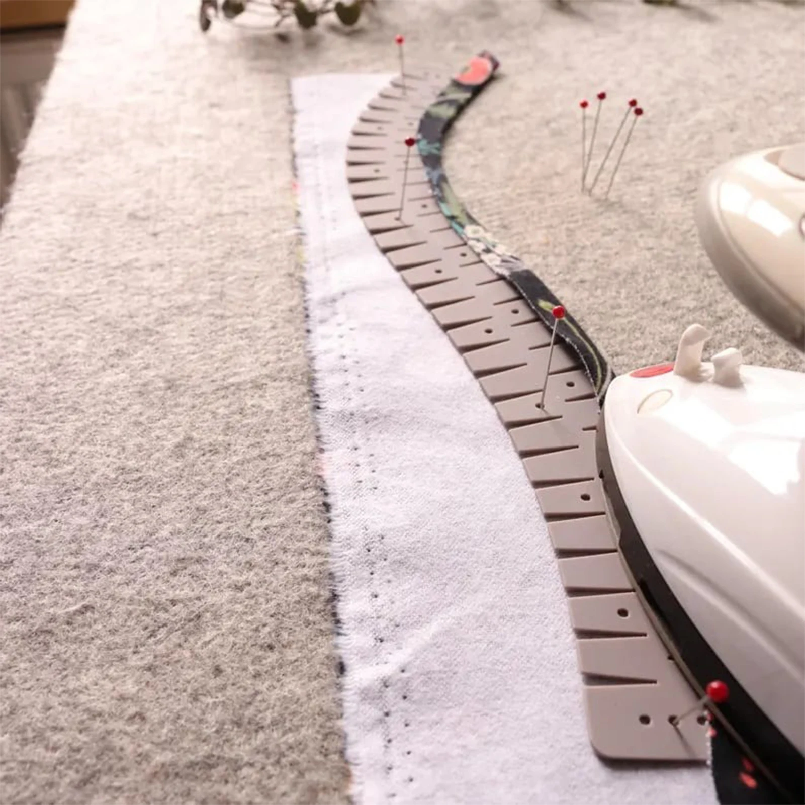 Hot Hem Ruler Flexible Silicone Curve Scale Hemming Tool Heat Resistant Hemmer Ruler for Padding Sewing Cloth Pants Fabric Sheet