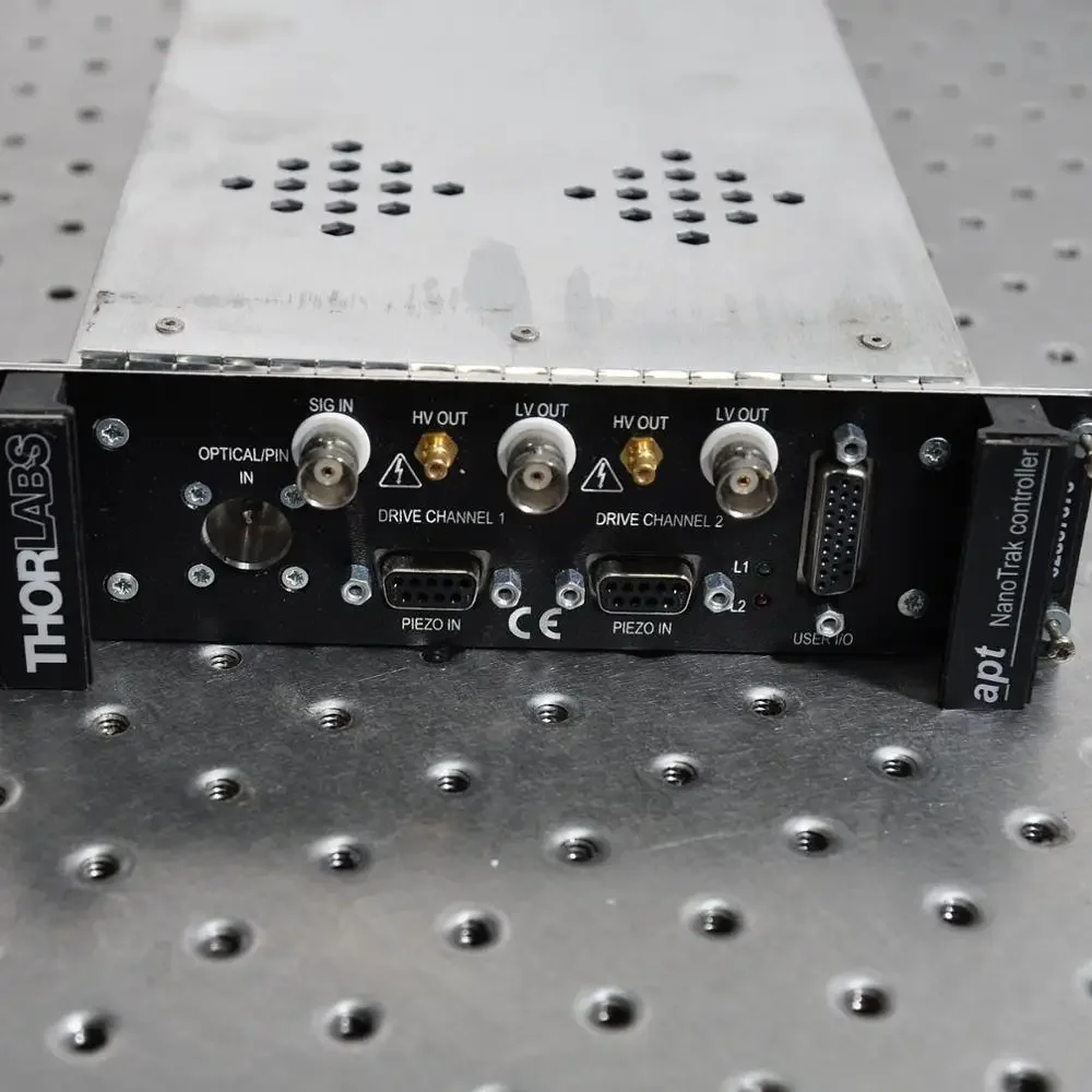 

THORLABS MNA601 APT двухканальный пьезоэлектрический NanoTrak автоматический контроллер выравнивания контактный вход тока