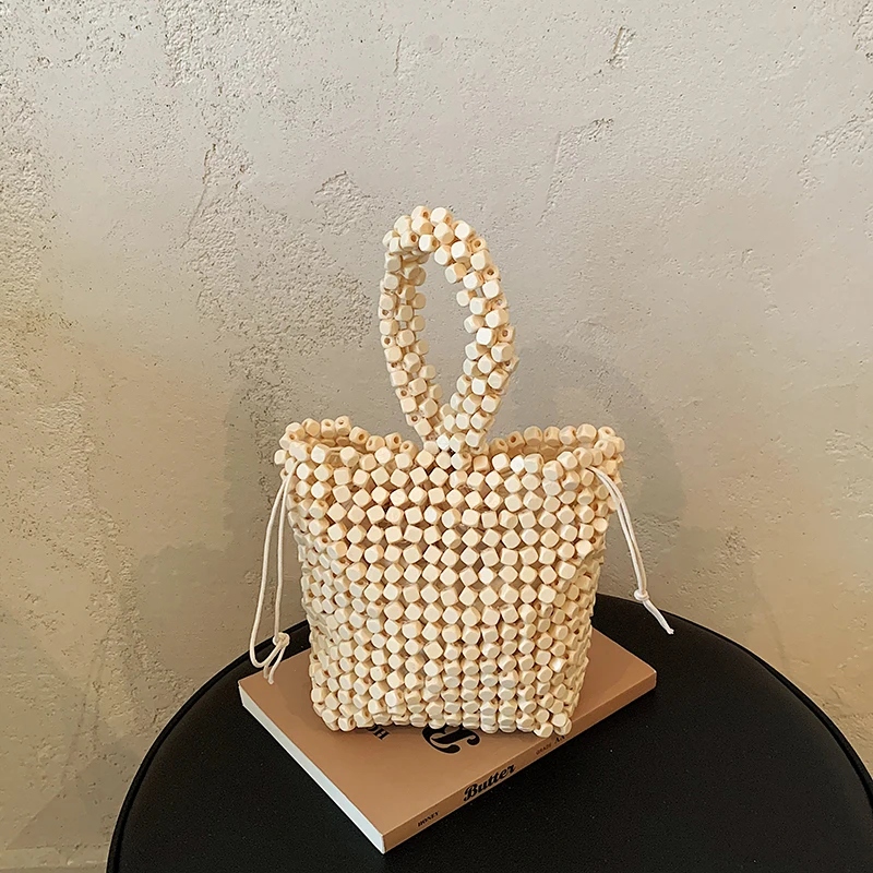 Borsa Tote Artigianale in Legno con Perline, Borsa a Secchiello Retrò Intrecciata con Manico Superiore e Perline, con Coulisse e Perline in Legno Naturale per la Spiaggia - immagine 2