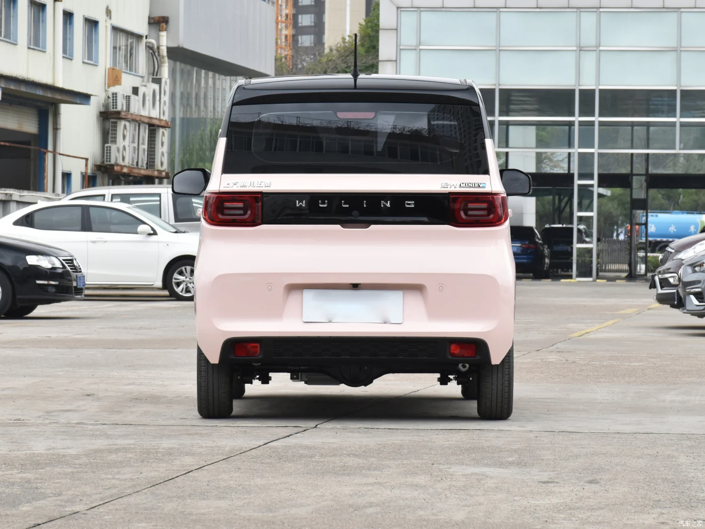 Рисунок 4 - Лидер продаж, Электромобиль WULING