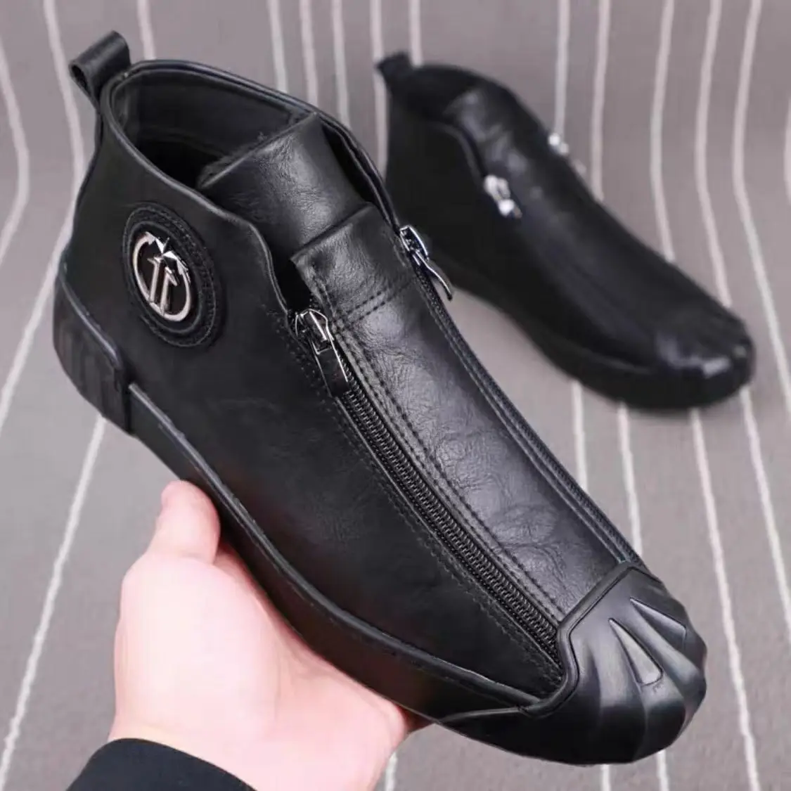

The new chaussure homme luxe part of the gift high top metal buckle slipper brand designer Zapatos Hombre luxury safty zipper