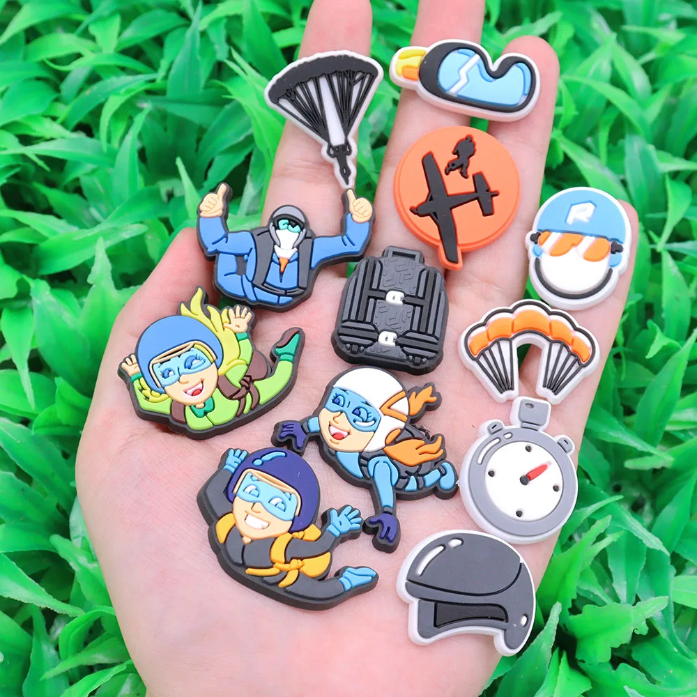 

Mix 50Pcs Brave Pilot Helmet Backpack Shoes Accessories PVC Sandals Shoe Buckle Clog Charms Decorations Fit Wristband Croc Jibz