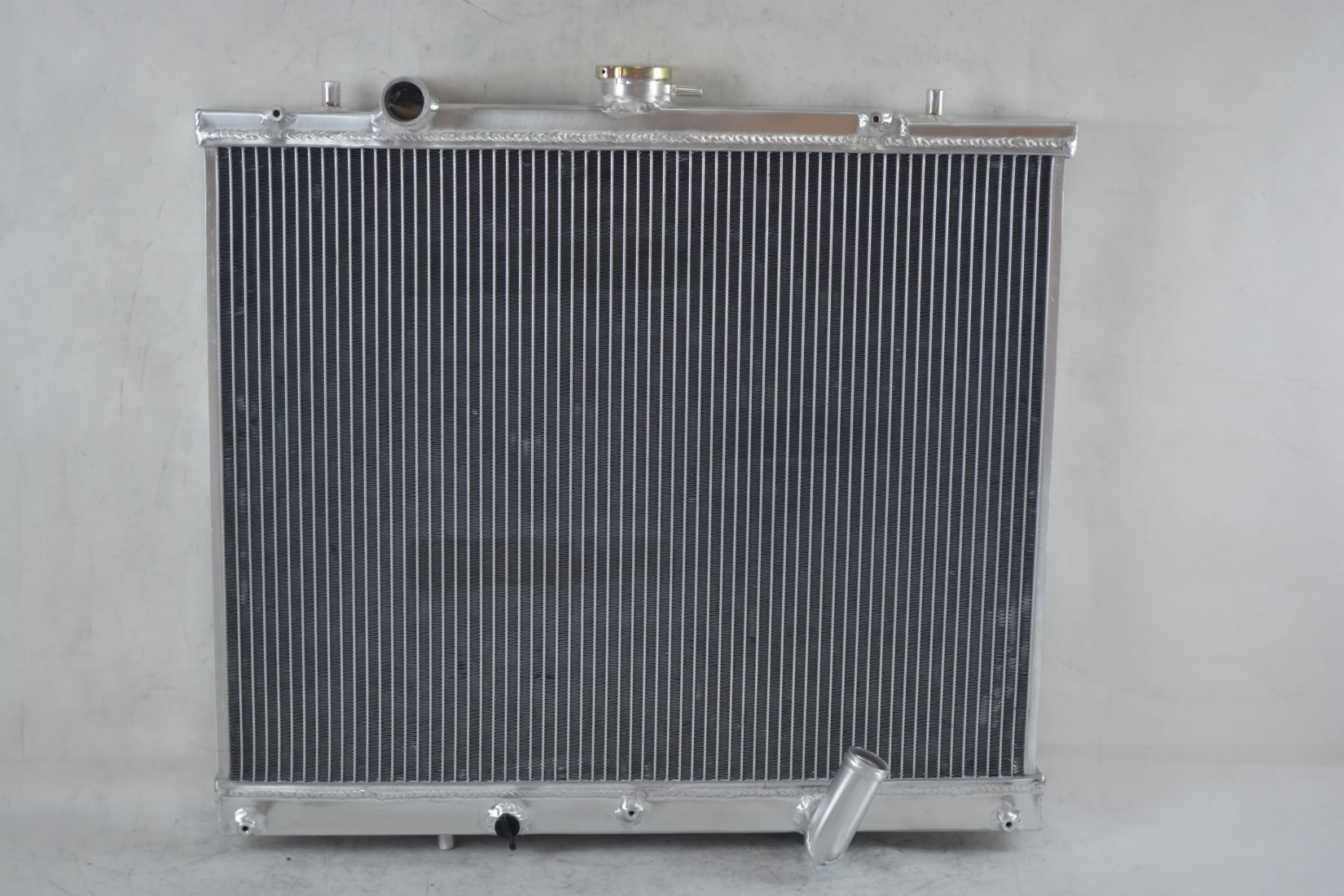 

ALUMINUM RADIATOR FIT MITSUBISHI L200 K60/K70 1996;PAJERO SPORT K90 2.5TD 1998