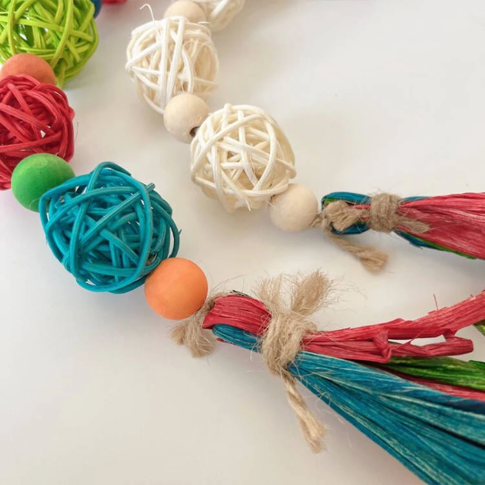 1pc Random Color Rattan Ball Bead Bite Toy Grinding Teeth Hanging Chew Toy for Parrot Bird Hamster Entertainment Cage Decoration