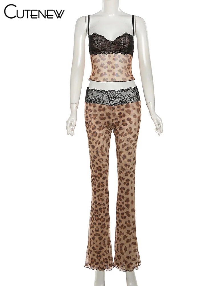 Conjunto de dos piezas de encaje con retazos para mujer, camisola sexy estilo hipster con tirantes finos y pantalones ajustados de cintura alta, ropa femenina