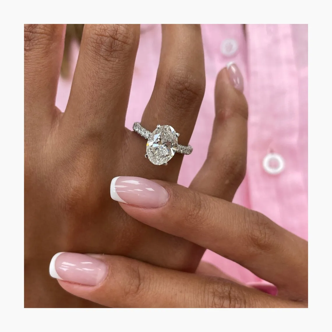 Рисунок 6 - Кольцо из белого золота с овальной огранкой