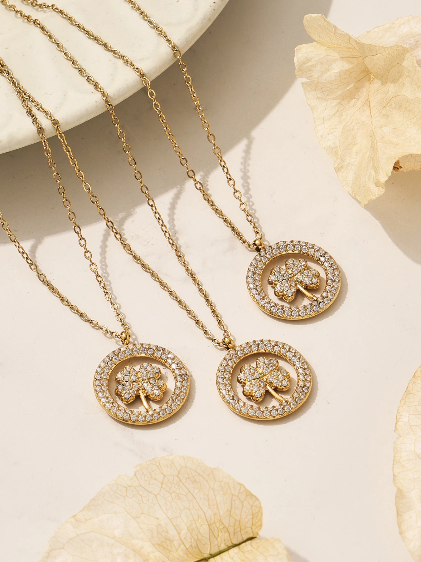 Wunderschöne Halsketten mit Vierblättrigem Kleeblatt-Anhänger aus Kubischem Zirkonia für Damen, Edelstahlkette, Hochzeits- und Verlobungsschmuck – Detail 5