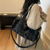 Sac à main de moto rétro pour femmes, Design à pompon, sac d'oreiller à bandoulière haut de gamme, tendance, grande capacité, sac sous les bras pour femmes 3