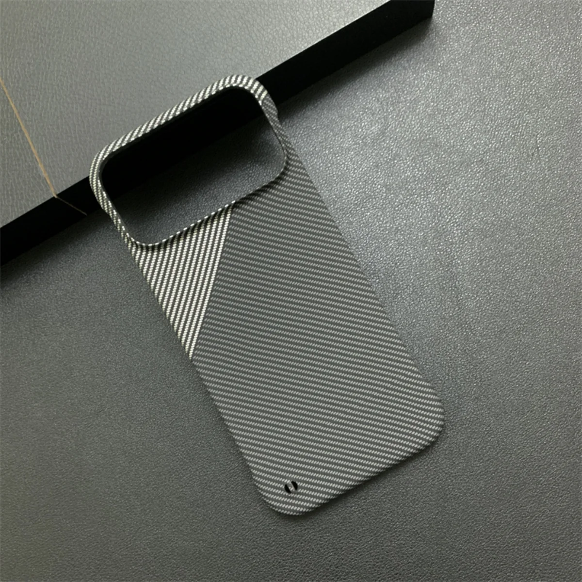 Sleek Shockproof Cooling Phone Case with Carbon Fiber Kevlar Design