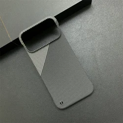 Sleek Shockproof Cooling Phone Case with Carbon Fiber Kevlar Design - iPhone 17 (Black White)