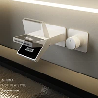 ก๊อกน้ําห้องน้ําหรูหราทองเหลืองสีเทาปืนพร้อมการออกแบบติดผนัง เครื่องผสมอ่างล้างหน้าจอแสดงผลดิจิตอล LED แบบสองรู 3