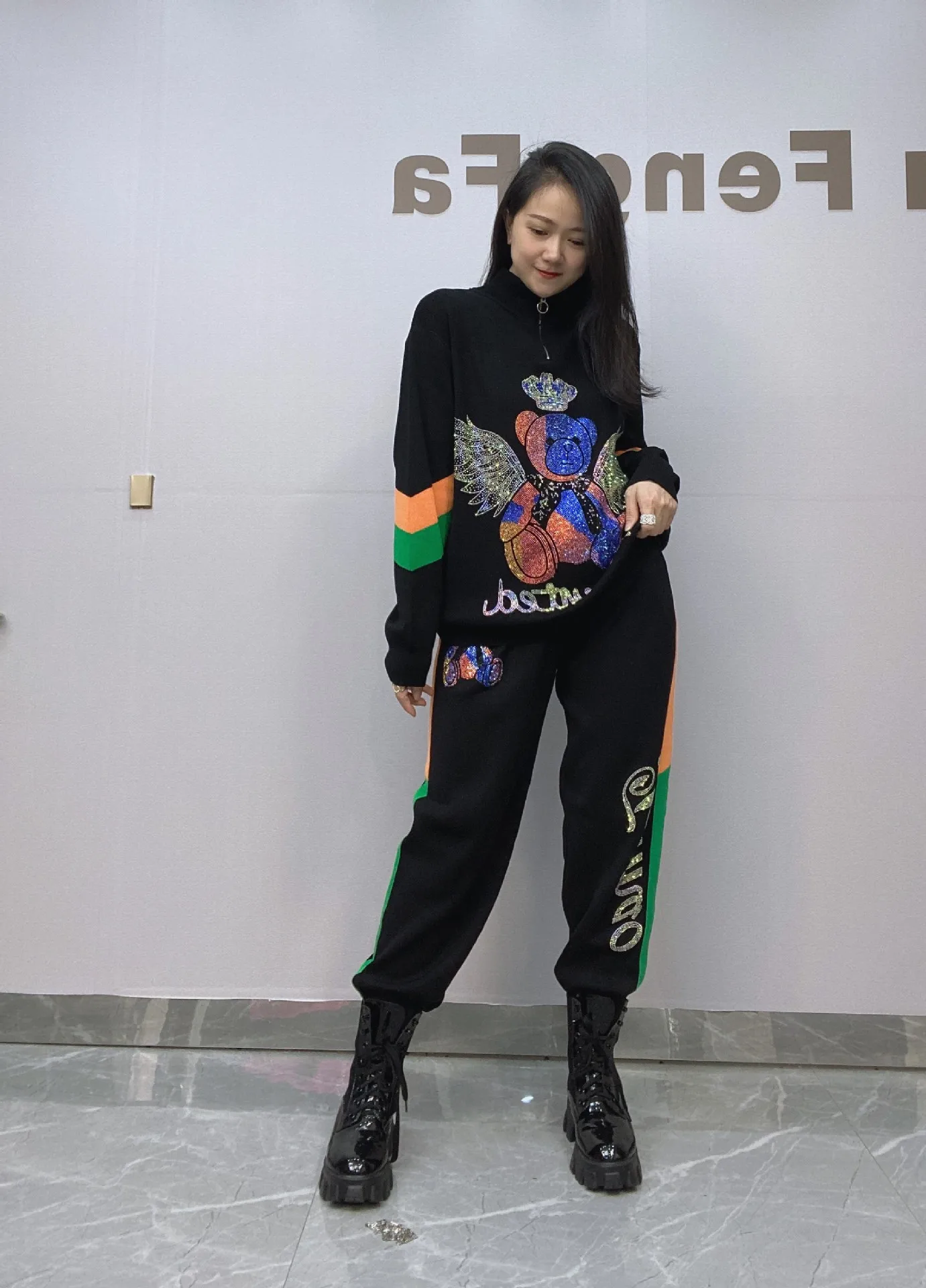 

2pcs Shiny Rhinestones Suit Women Large Size Hooded Sweater & Long Trousers Autumn Winter Knitted Suit Conjunto de ropa femenina