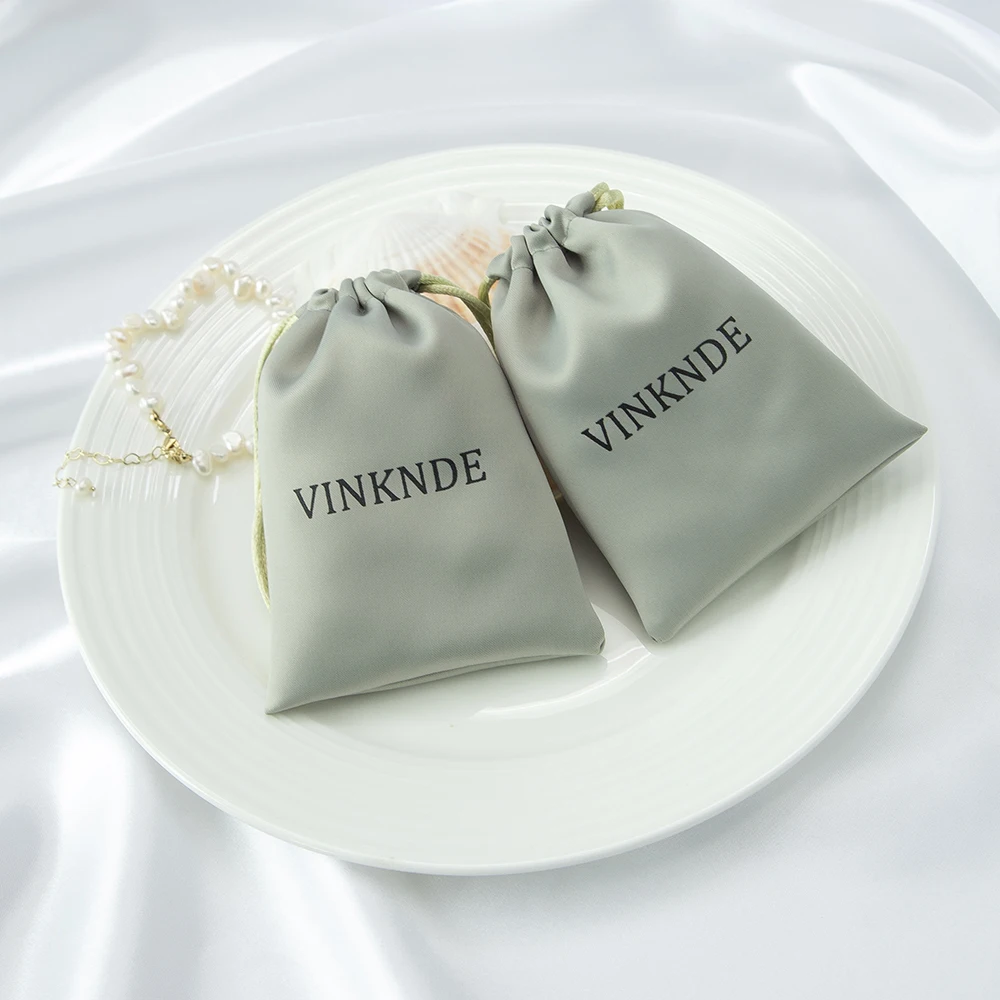 50 Stück personalisierte Seidenbeutel mit Logo und Namen, Satin-Geschenkbeutel für Hochzeiten, Süßigkeiten, Kosmetik, Make-up und Wimpern – Detail 8