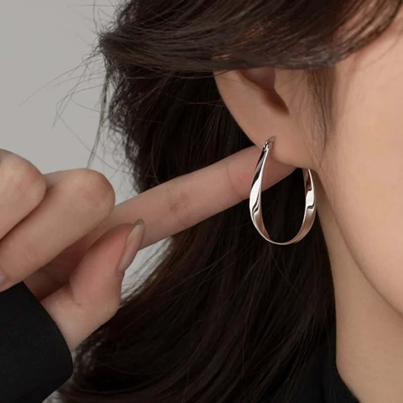 Silver Color Geometric Twisted Hoop Earrings for Women Mobius Strip Compact Earring Femininity Ear Euckle Jewelry Accessorie