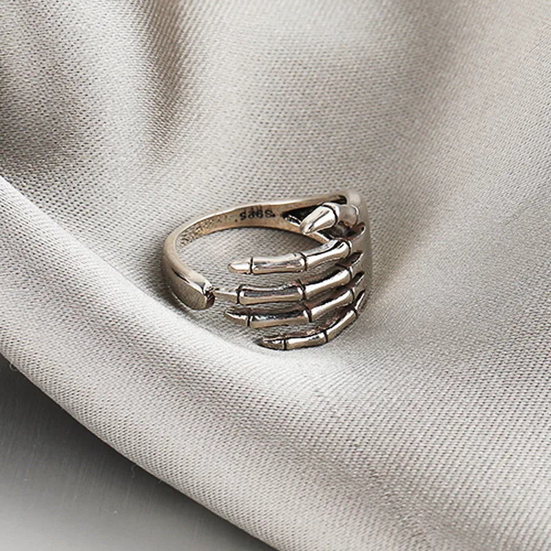 Creative Skeleton Hand Ring - Image 2
