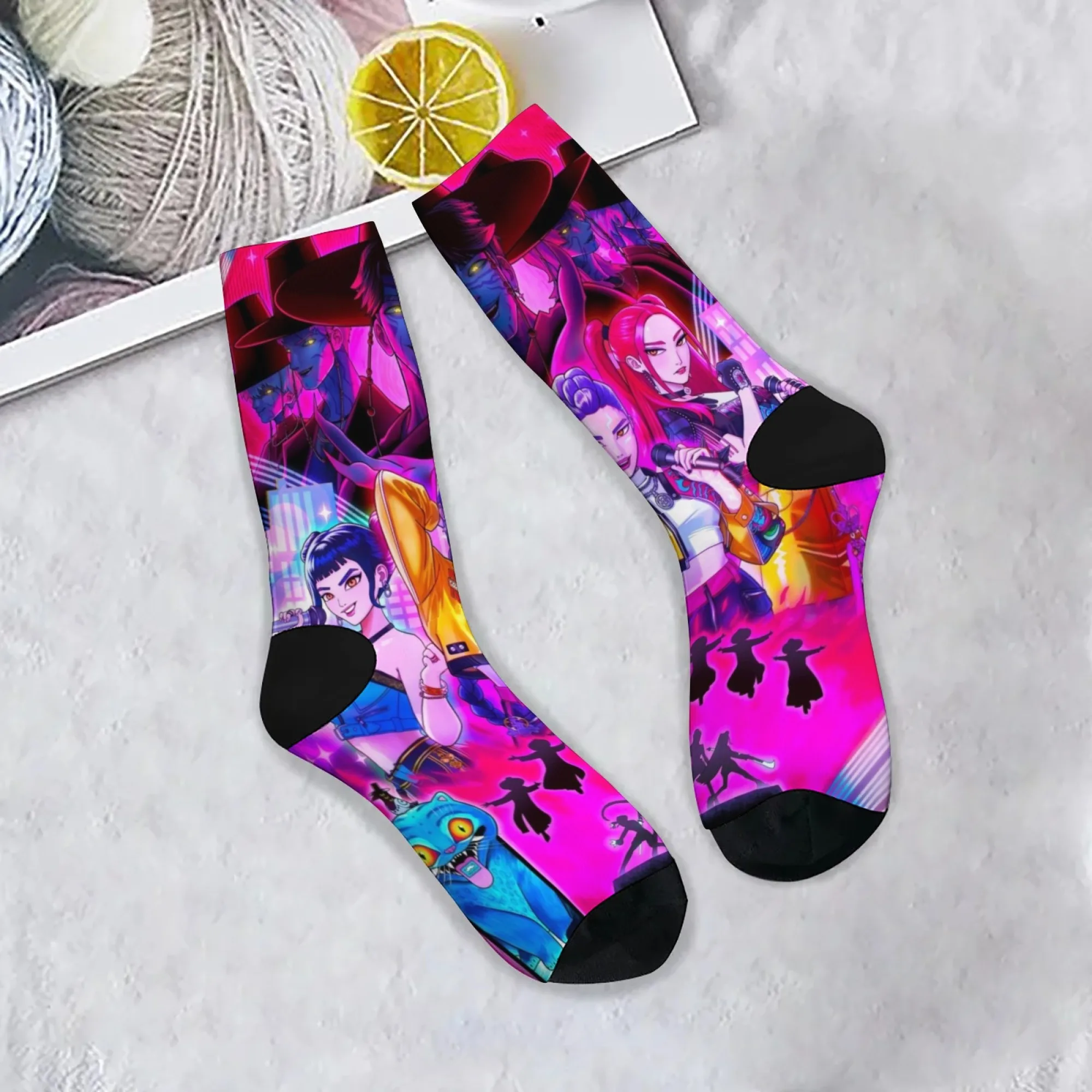 Unisex K-POP Anime Evil Girl Crew Socken, künstlerisches Idol-Charakter-Design, bequeme Socken für Anime-Liebhaber und Fans im trendigen Stil – Detail 9