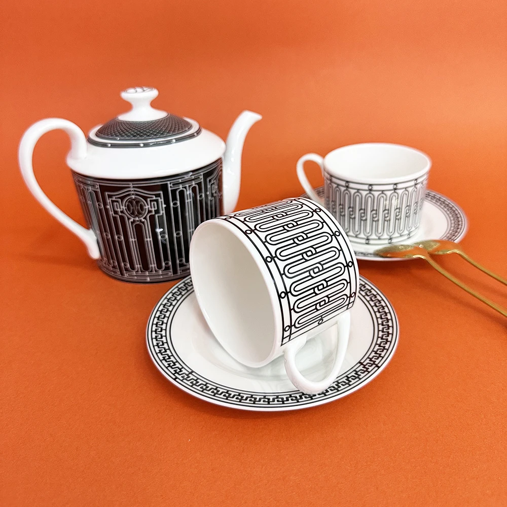 Coffee Cup Saucer Set Luxury Ceramic Tulip Coffee Pot With Hand and Dish Milk Tea Cappuccino Tableware