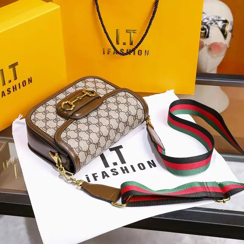 Light Luxury Crossbody Shoulder Bag, High-end Feeling Bag, Women's New Vintage Saddle Bag