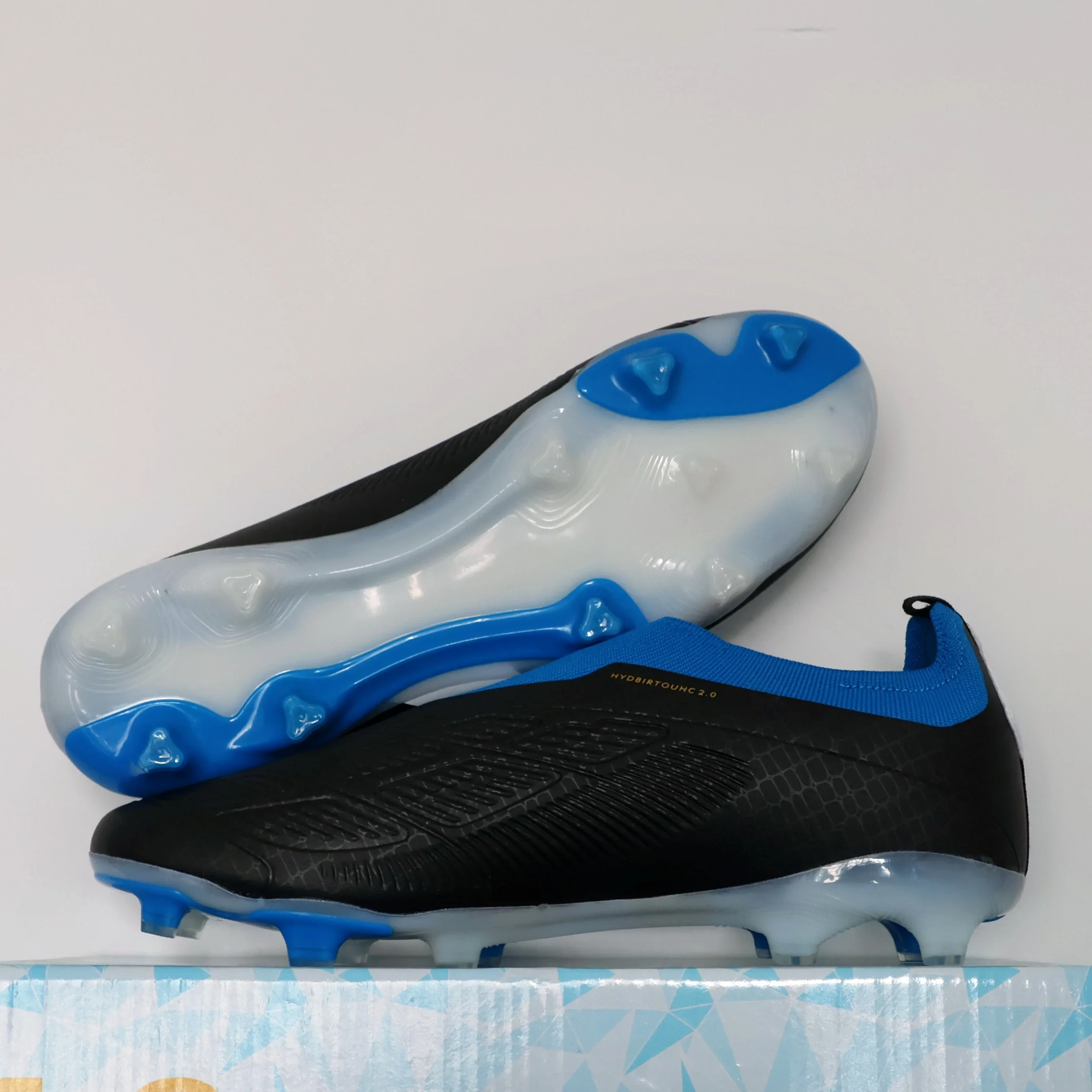 Description Picture 4 of itemSlip-on Men Boy Soccer Shoes FG/TF Football Boots High Ankle Kids Cleats Training Sport Sneakers Football Shoes eur 35-46