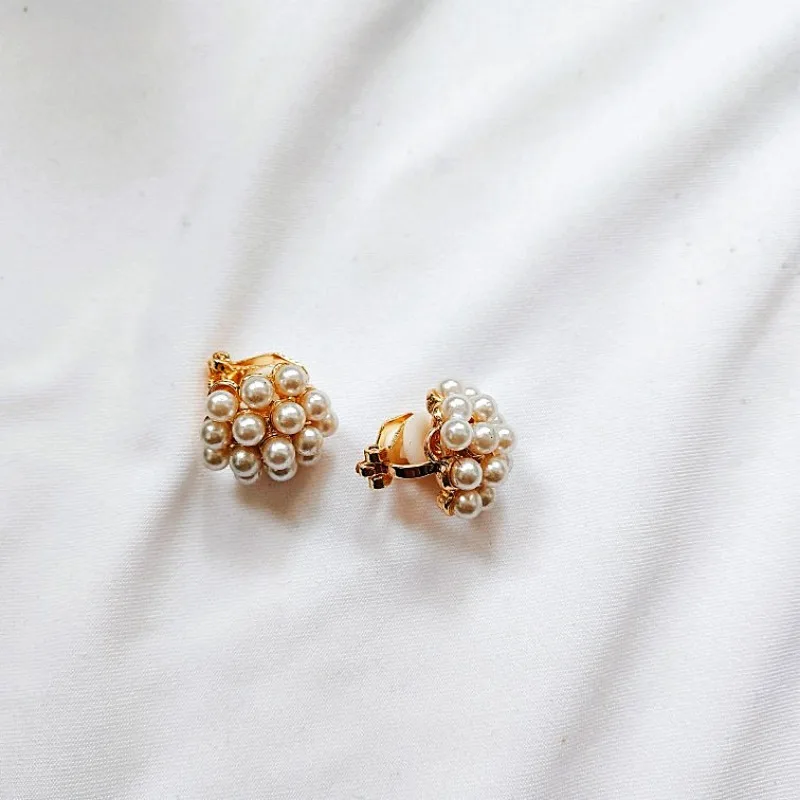 New Korean Fashion Trend Zircon Round Pearl Stud Earrings for Women Girls Simple Small White Flower Pearl Stud Earrings Jewelry