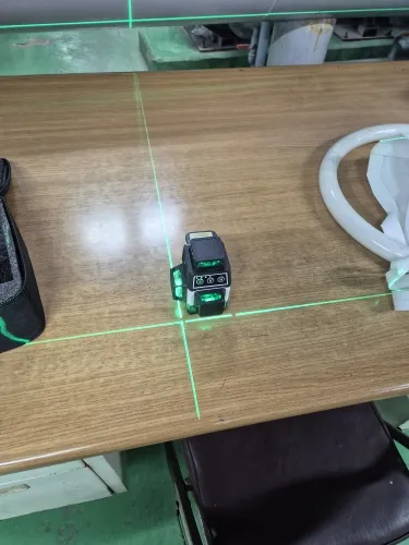 פלס לייזר ירוק 12 קווים 3D — פילוס אוטומטי 360°, קווים ישרים ומדויקים על כל קיר - תמונה 6