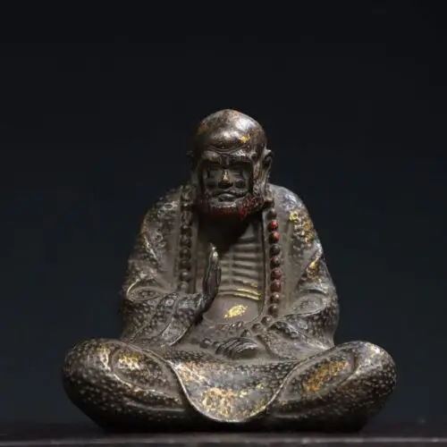 

Offering bronze and gold Buddha statues at home