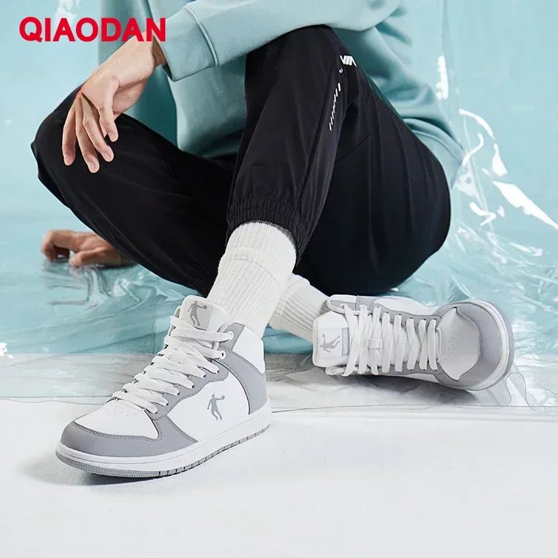 QIAODAN Skateboarding Shoes Men Autumn Winter New Anti-Friction Encapsulated Anti-Slippery Leather Male Sneakers XM3580338W