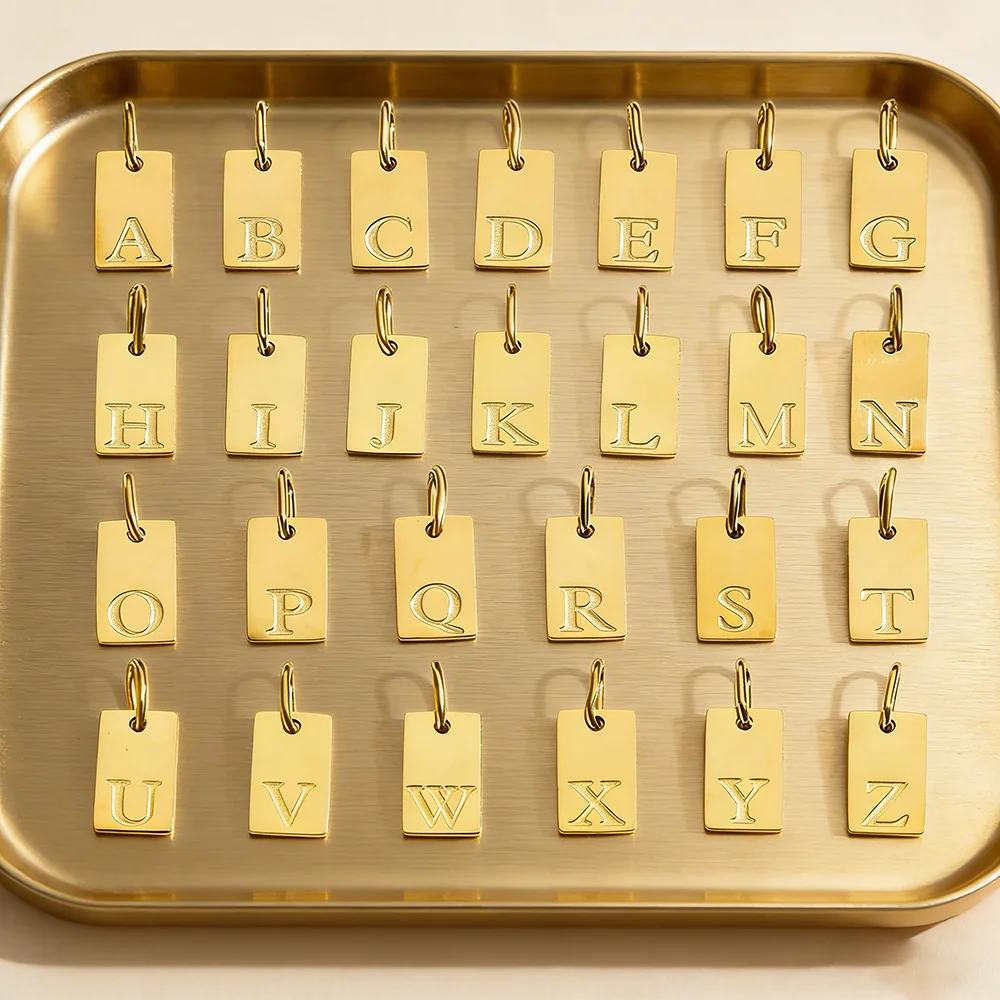 10 Stück Großhandel mit Alphabet-Charm-Anhänger für Halsketten, Edelstahl, Schmuck, Schlüsselanhänger, DIY, graviertes Schriftzug-Zubehör für Damen